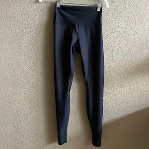 Never worn Alo 7/8 airbrush legging black